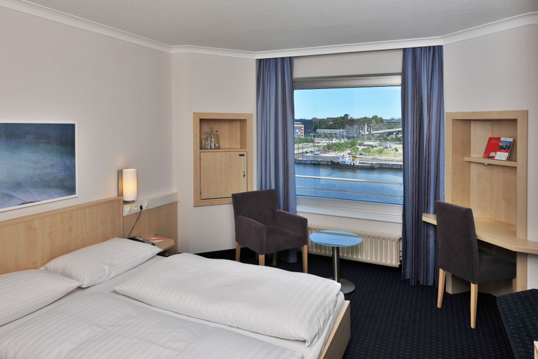 Bedroom 4, IntercityHotel Kiel, Kiel