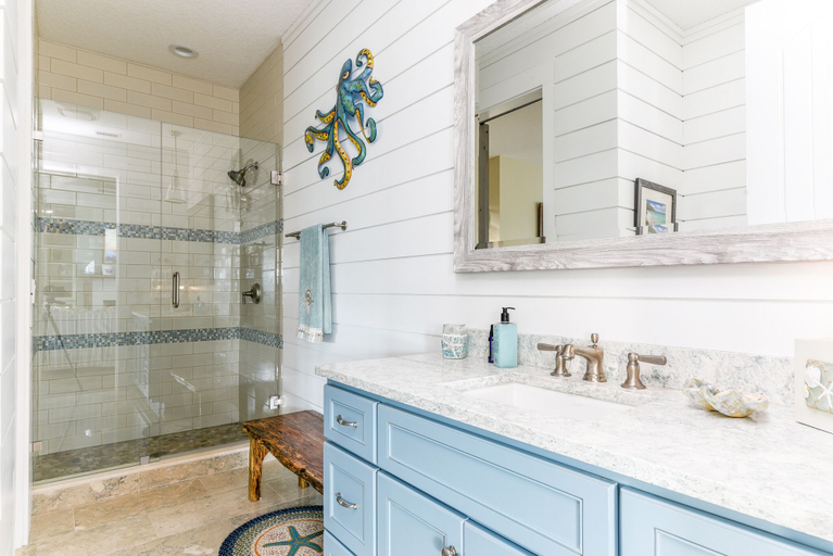 Bathroom 4, Dune Walk, Saint Johns