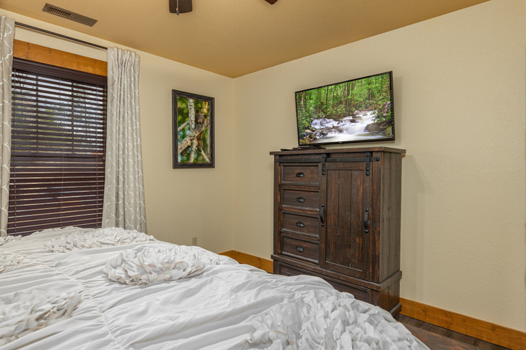 Bedroom 3, A Moment's Peace, Sevier