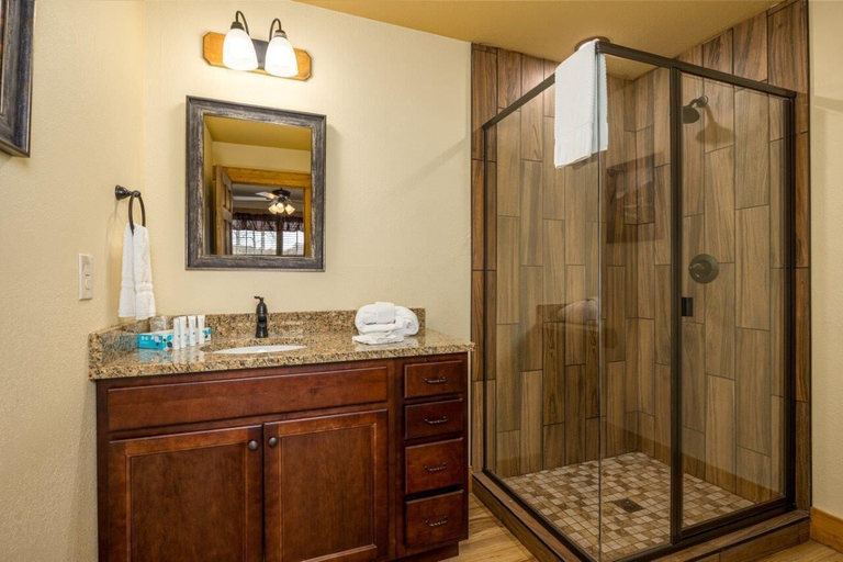 Bathroom 4, Time for Us, Sevier