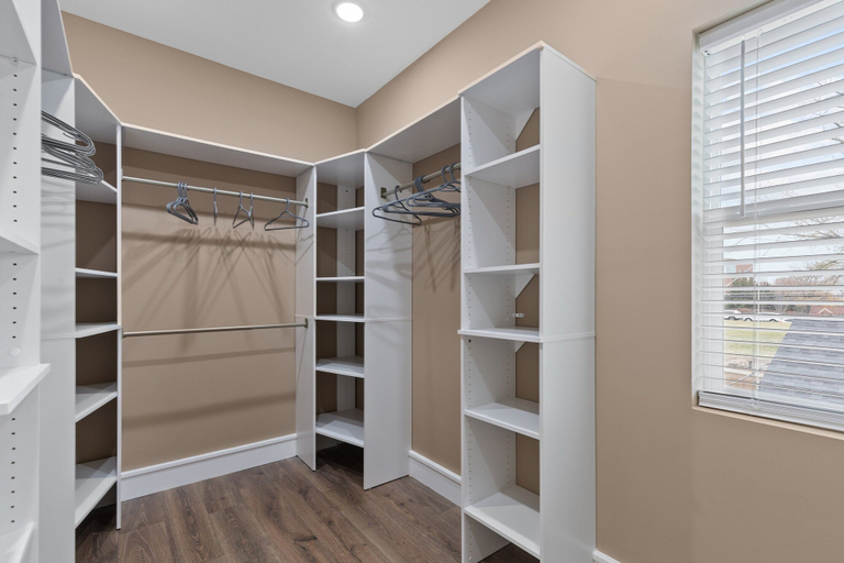 Others 3, Bright Urban Comfort | JZ Vacation Rentals, Saint Louis