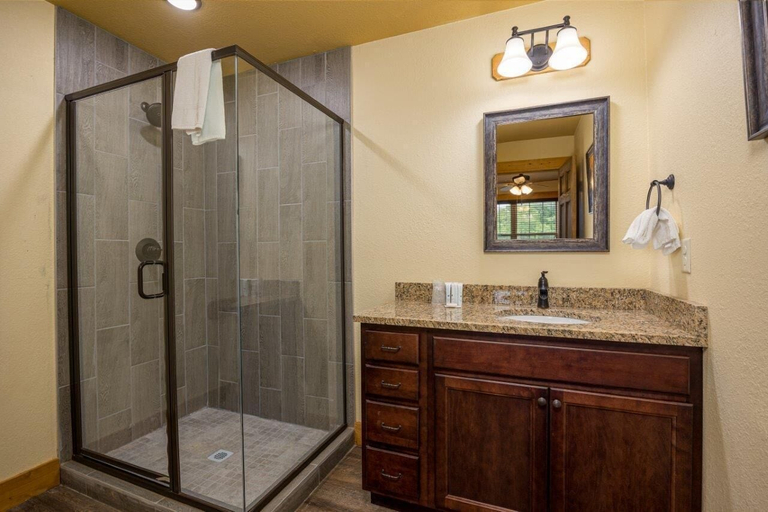 Bathroom 3, Mountain Palace, Sevier