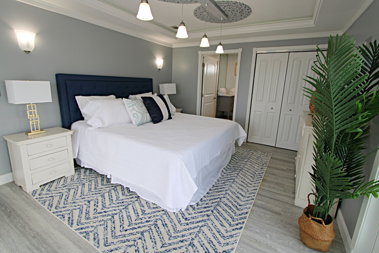 Bedroom 2, Sand in my Boots, Baldwin