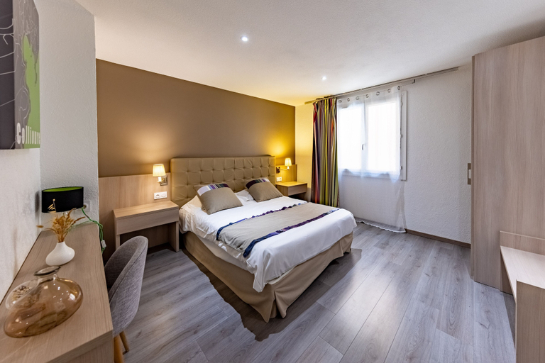 Bedroom 4, Hôtel Princes de Catalogne, Pyrénées-Orientales