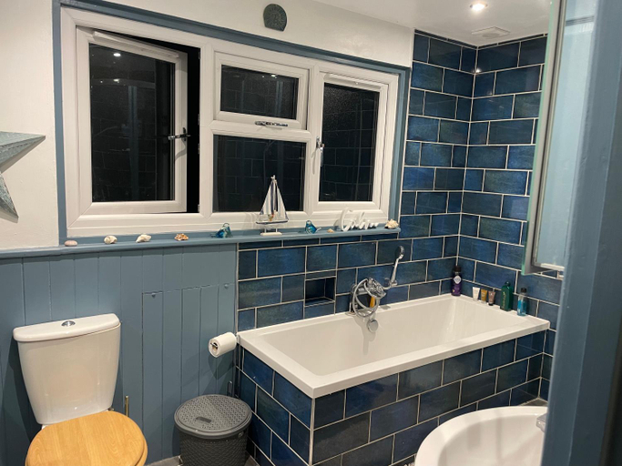 Shower 4, Cissbury, West Sussex