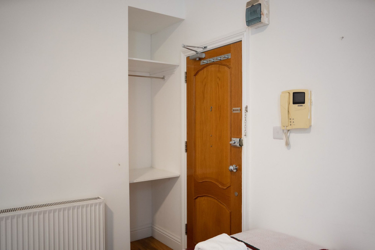 Bedroom 5, Carlton Residence Sleeps 6, London