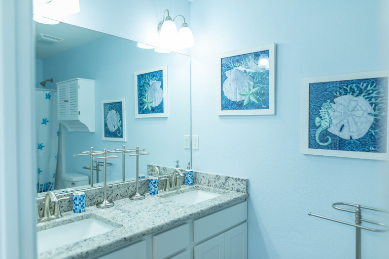 Bathroom 3, Fish'n and Beach'n, Nueces