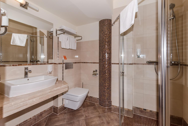 Bathroom 2, Hotel Elbrus*** Spa&Wellness, Bielsko