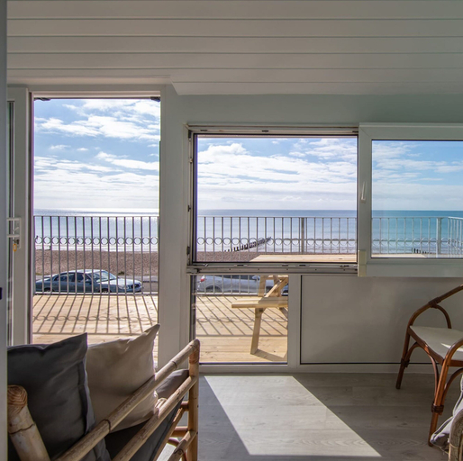 Others 3, Beautiful Beachfront House wth Balcony Sea Views, West Sussex