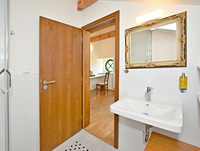 Bathroom 2, Pivovar Revnice, Praha - západ