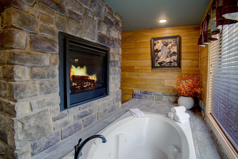Bathroom 4, A Splash Of Blue, Sevier