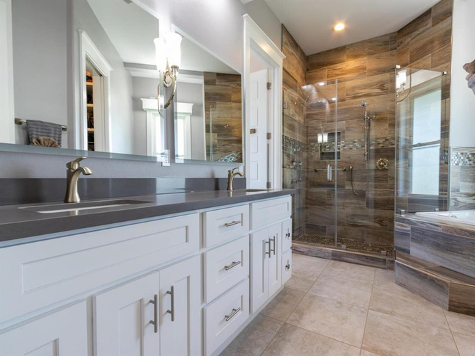 Bathroom 4, The Grand View, Galveston