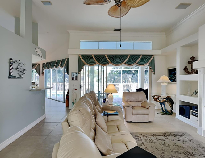 Others 4, Coral Reef Cabana, Lee