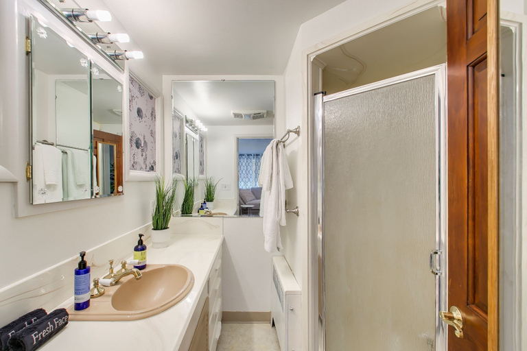 Bathroom 4, Eagle Rock Base Camp, Ada