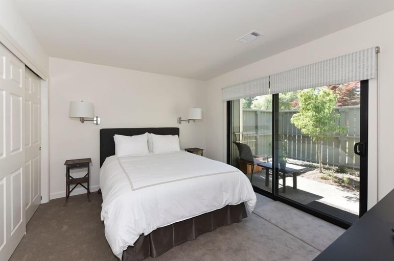 Room 4, 824 Oak Creek At Silverado 3 Bedroom Condo by RedAwning, Napa