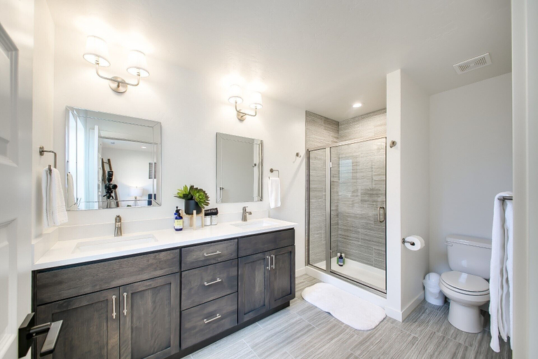 Bathroom 3, Crossroads Retreat, Ada