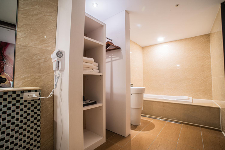 Bathroom 9