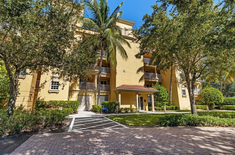 Exterior & Views 2, Bella Lago 322, Lee