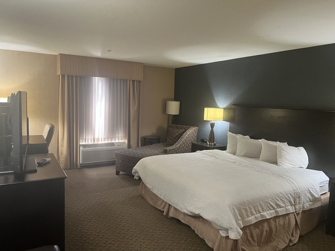 Bedroom 3, Hampton Inn & Suites Barstow, San Bernardino
