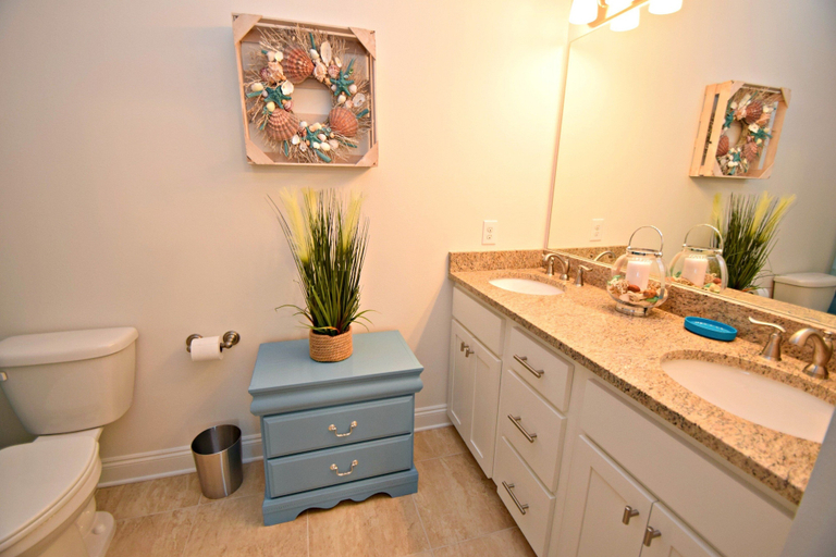 Bathroom 2, A Beach Life, Baldwin