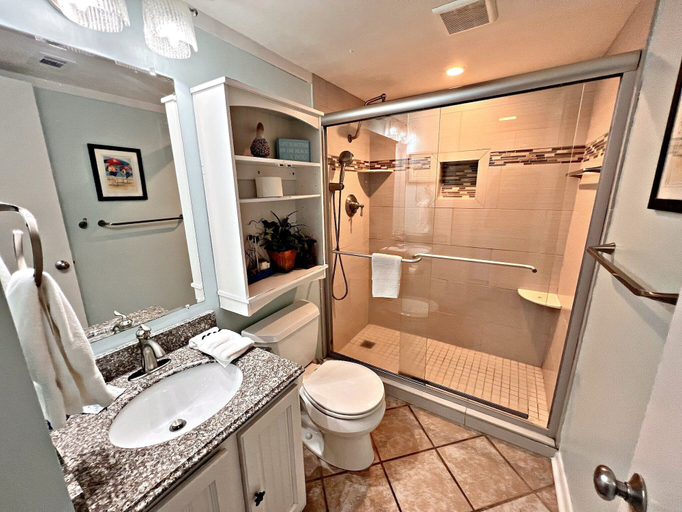 Bathroom 3, Gulf Shores Surf & Racquet Club, Baldwin