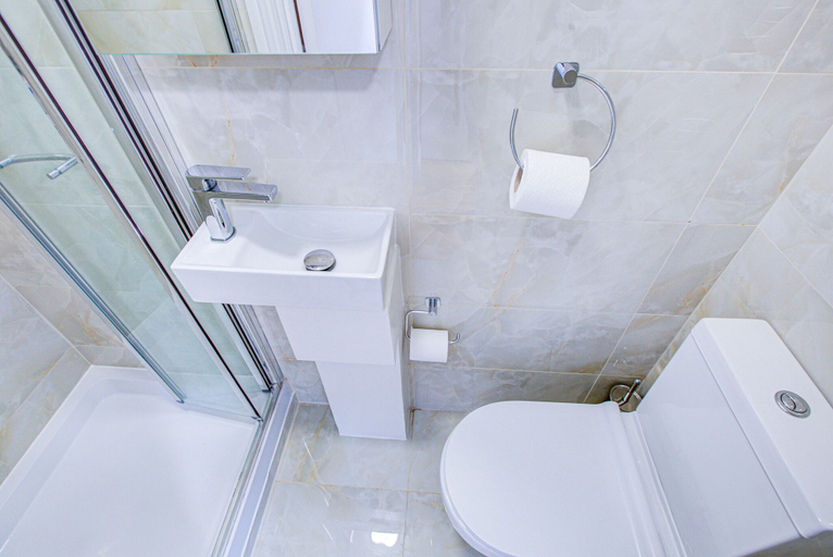 Bathroom 3, Carlton Residence Sleeps 6, London