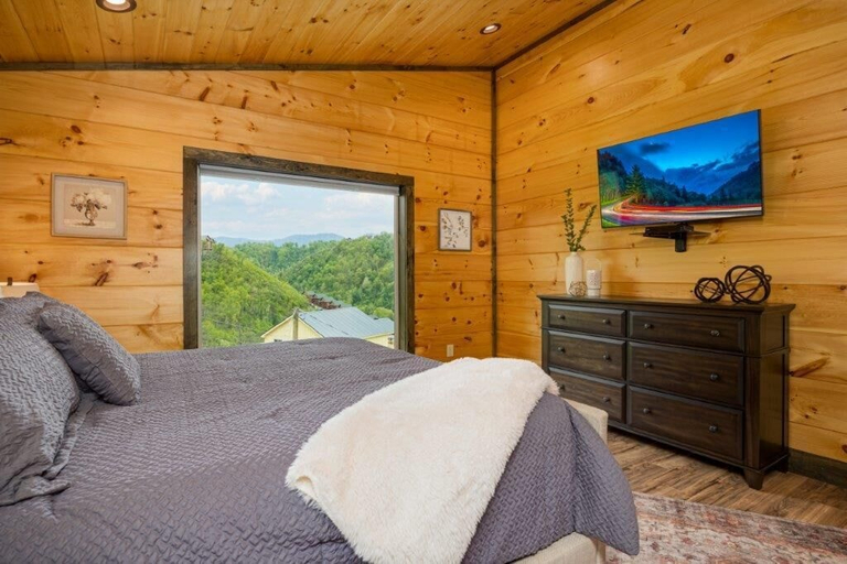 Bedroom 2, Peace Giver, Sevier