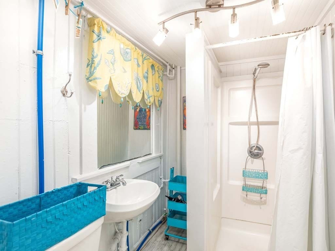 Bathroom, Tybreeza B by Tybee Vacation Rentals, Chatham