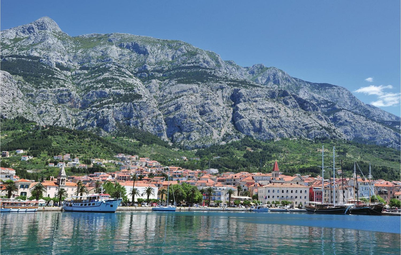 Others 2, Awesome Apartment In Makarska With Kitchen, Makarska