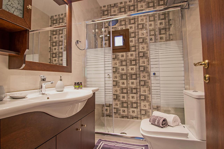 Bathroom 3, Zissis Villa & pool 5min drive to beach, Ionian Islands