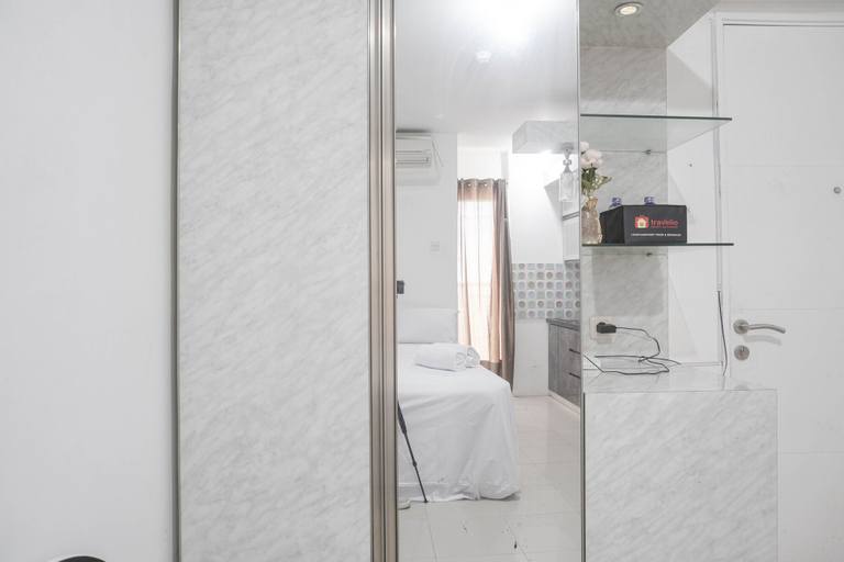Bathroom 4, Cozy And Tidy Studio At Bassura City Apartment, Jakarta Timur