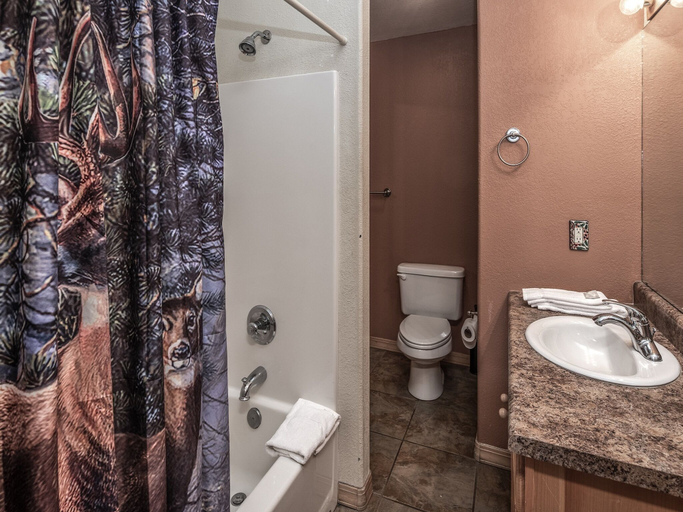 Bathroom 4, Garey's Deer Haven, Lincoln