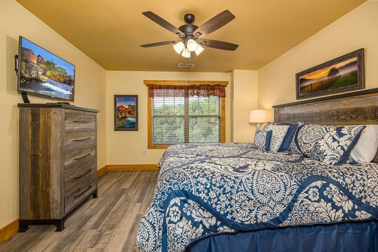 Bedroom 2, Starry Starry Night, Sevier
