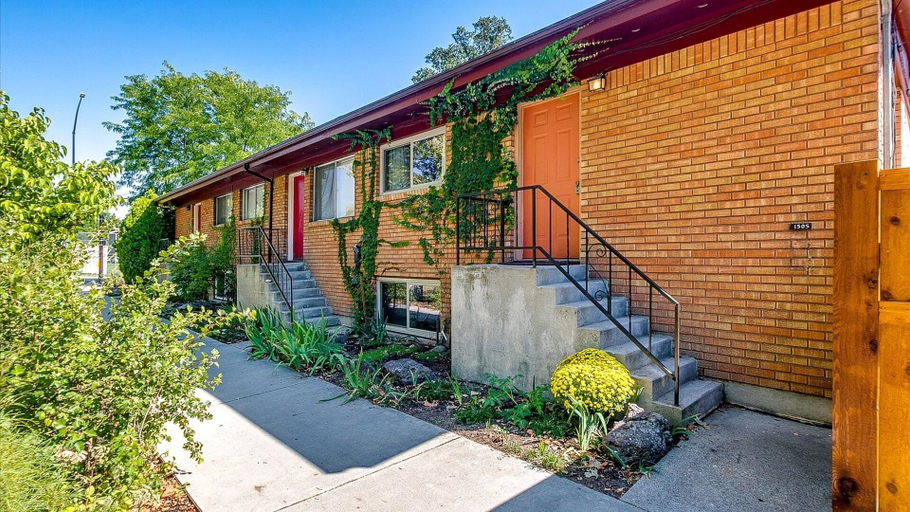Exterior & Views, Red Ivy #5, Ada