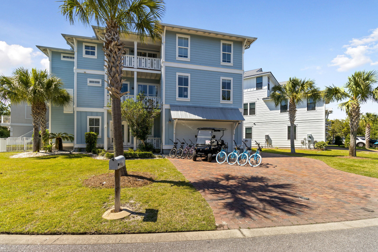 Exterior & Views
