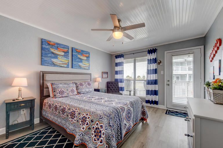 Bedroom 2, Gidget's Getaway, Nueces