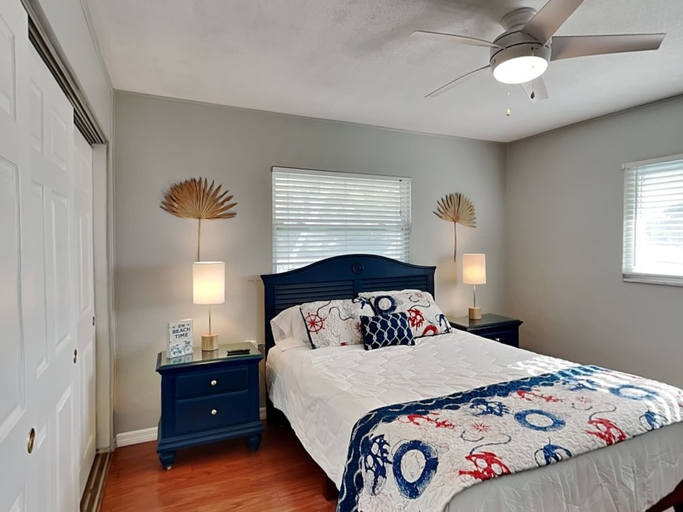 Bedroom 3, Gone Coastal, Lee