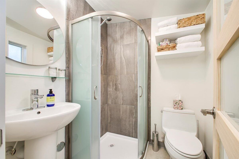Bathroom, The Green Spot Studio, Ada