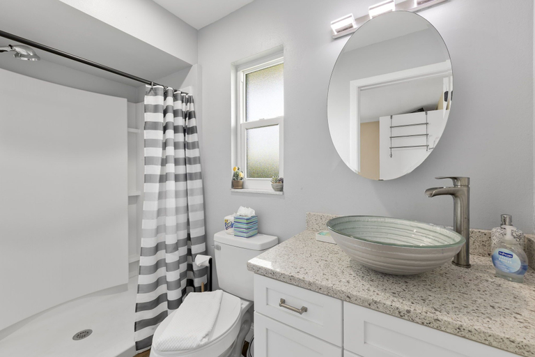 Bathroom 4, Palm Haven!, Lee