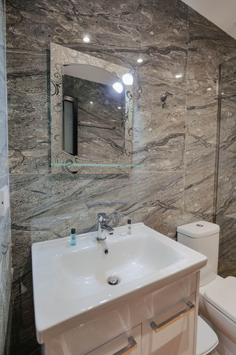 Bathroom 3, Vila Muka, Sarandës