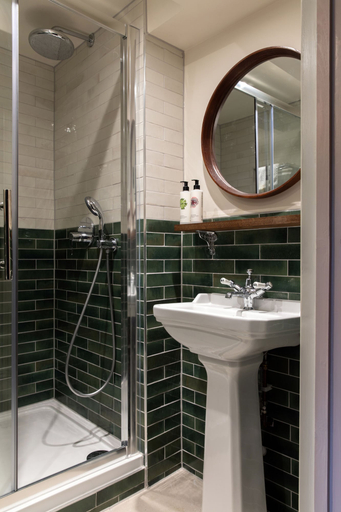 Bathroom 4, The Carnarvon Arms, Hampshire