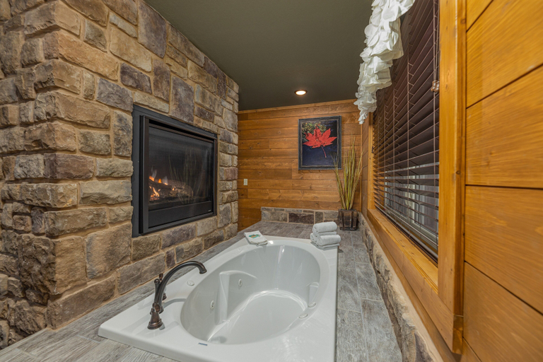 Bathroom 4, A Moment's Peace, Sevier