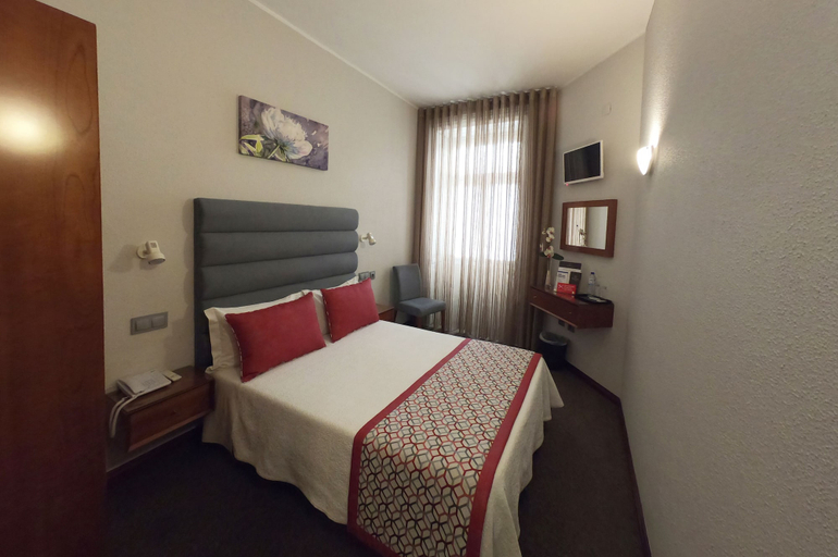 Bedroom 4, Lusitana Hotel, Porto