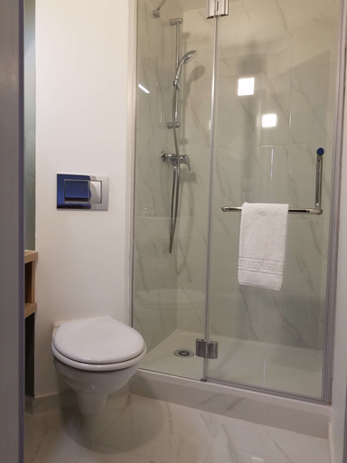 Bathroom 3, Brit Hotel Marseille Aéroport, Bouches-du-Rhône