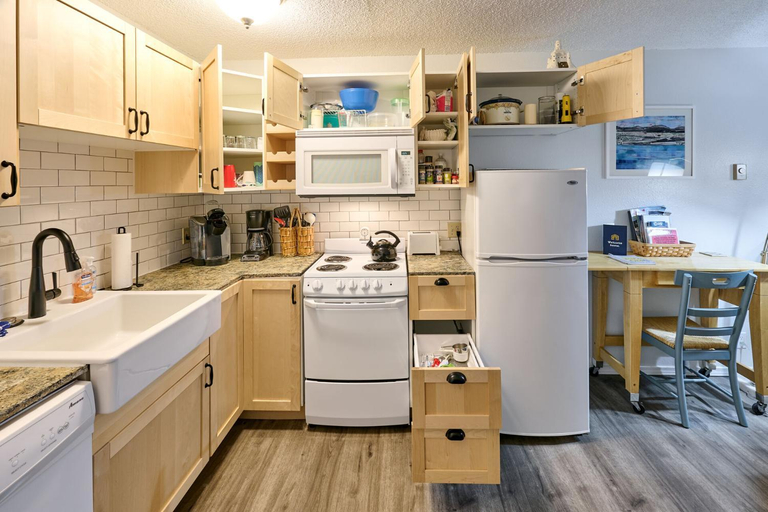 Others 3, Surftides Plaza Rentals, Lincoln