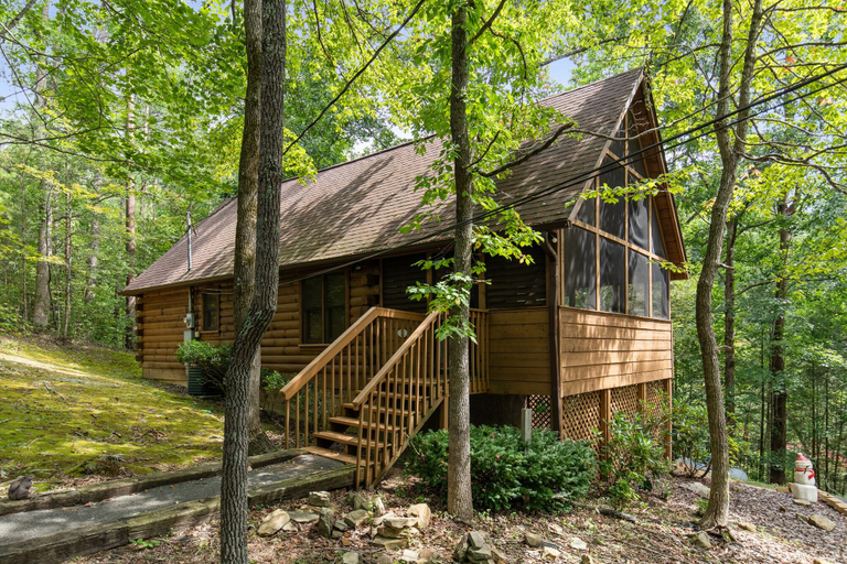 Exterior & Views 2, Miss Beehaven, Sevier