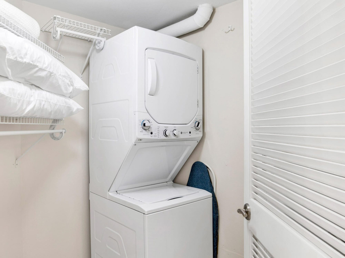 Bathroom 3, Regency Towers by Southern Vacation Rentals, Escambia