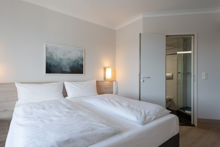 Bedroom 4, IntercityHotel Kiel, Kiel