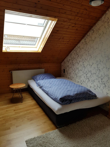 Others 5, Gastezimmer Aschenbrenner, Coburg