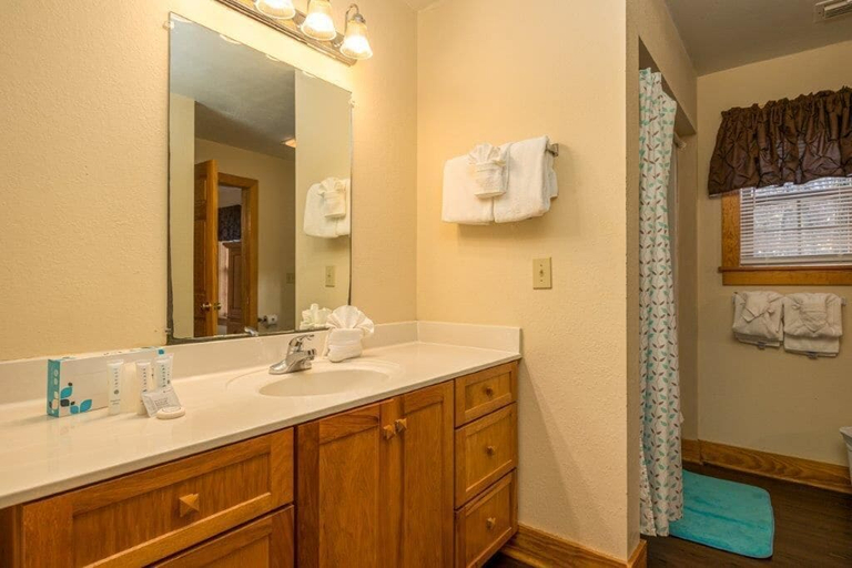 Bathroom 3, Briarstone Lodge Condo 13F - Three Bedroom Condo, Sevier